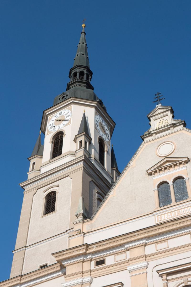 Blick auf den Kirchturm Pfarrkirche Pischelsdorf